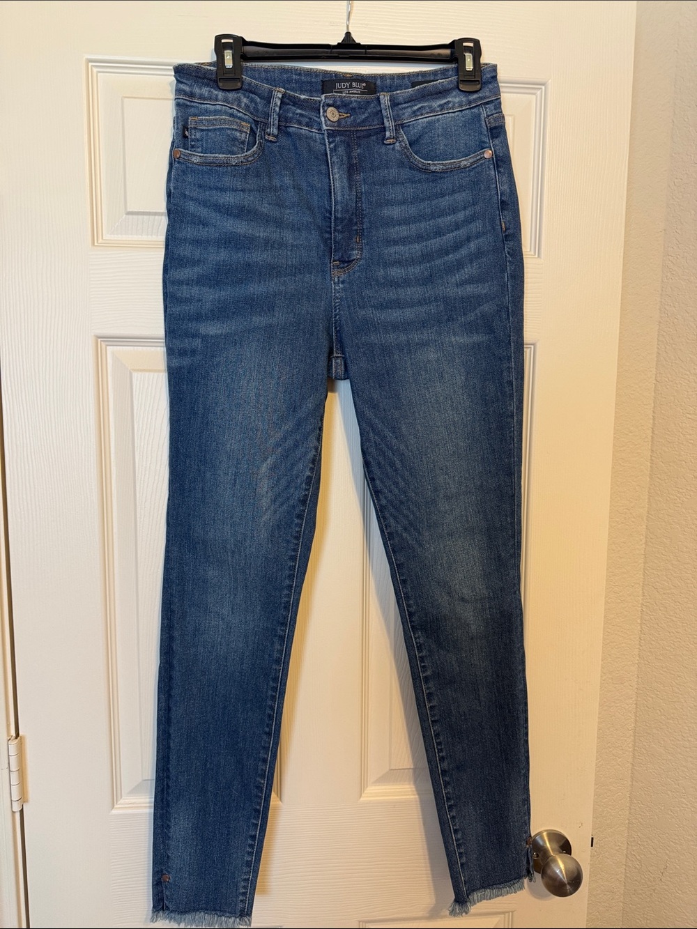 JUDY BLUE TUMMY CONTROL High Rise Skinny Jeans in Medium Blue